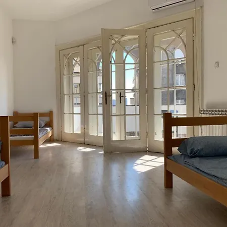 Backpackers Hostel *